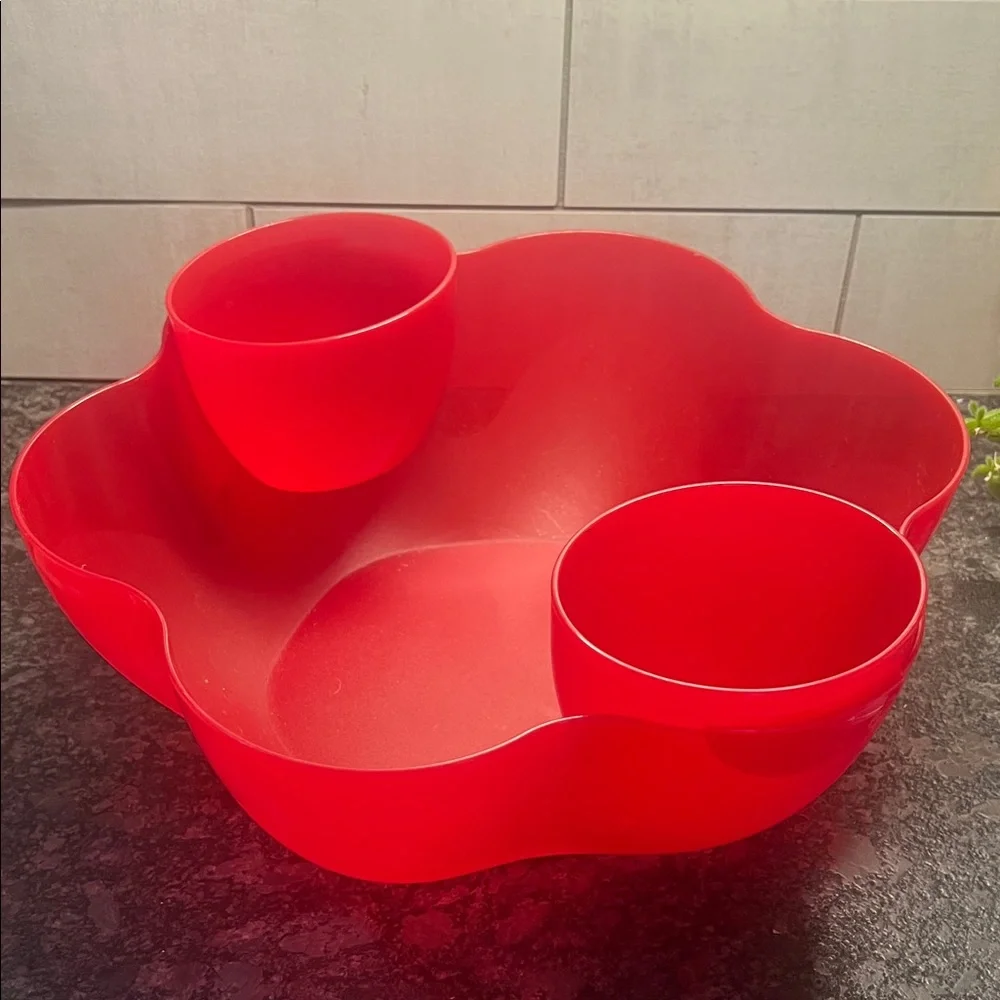 Tupperware vibrant red